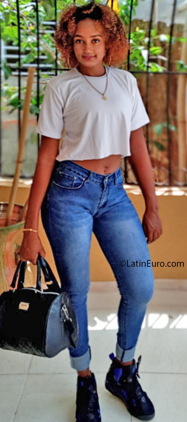 Date this cute Dominican Republic girl Erika from Santo Domingo DO37711