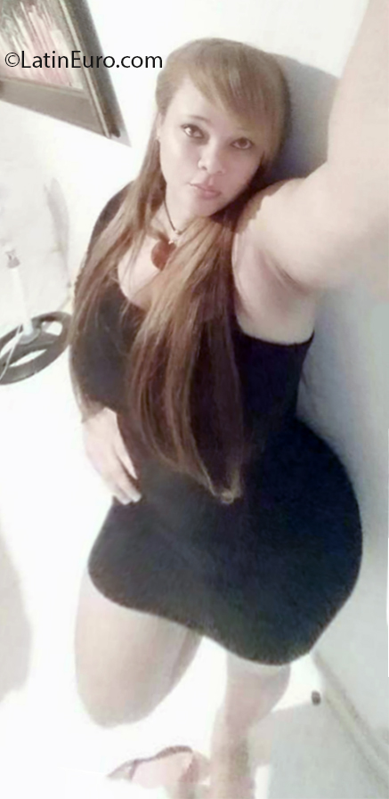 Date this delightful Dominican Republic girl Kamila from Santo Domingo DO37745