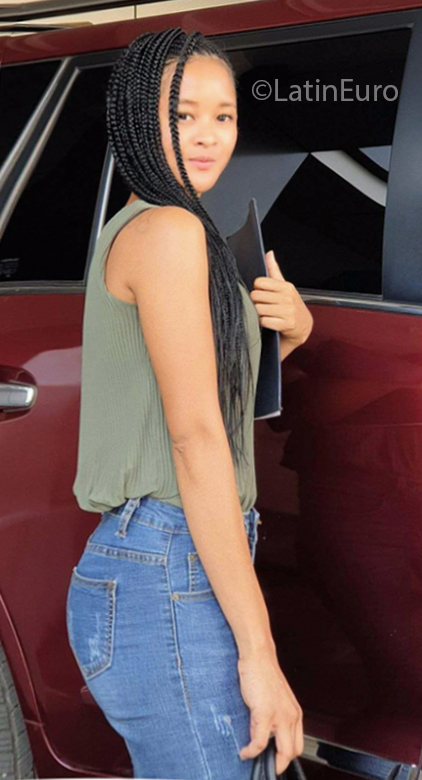 Date this foxy Guinea girl Chinosa from Malabo GN4