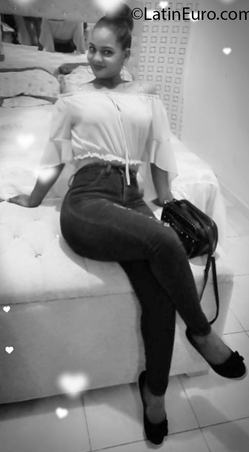 Date this charming Dominican Republic girl Esther from Santo Domingo DO37776