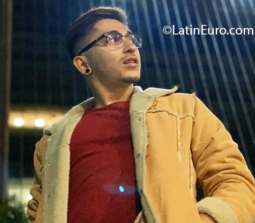 Date this tall Colombia man David from Bogota CO27058