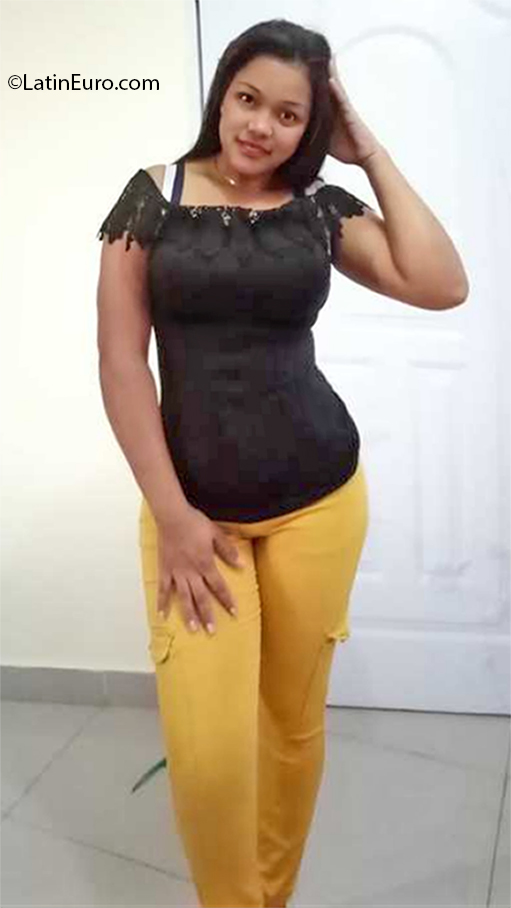 Date this tall Dominican Republic girl Dargelis from Santo Domingo DO37797