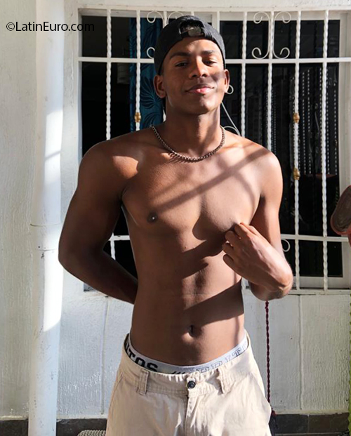 Date this athletic Colombia man Daniel from Cali CO27089