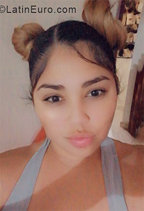 Date this happy Dominican Republic girl Cielo from Santo Domingo DO37837