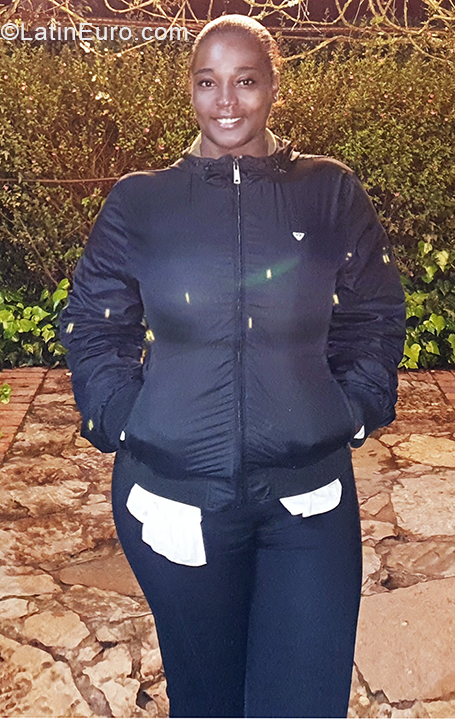 Date this happy Colombia girl Lili from Bogota CO27107