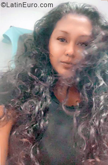 Date this hard body Colombia girl Kelly from Barranquilla CO27122