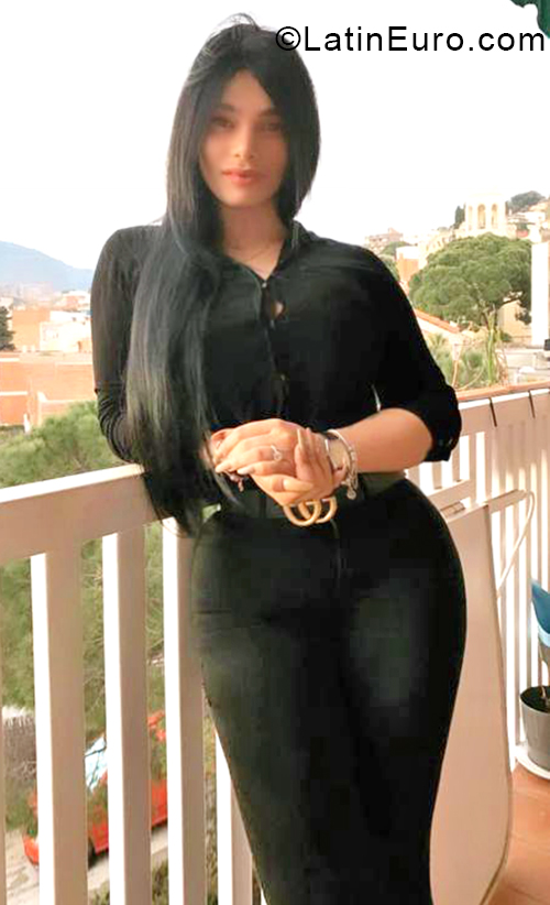 Date this stunning Dominican Republic girl Arianny from Santo Domingo DO37864