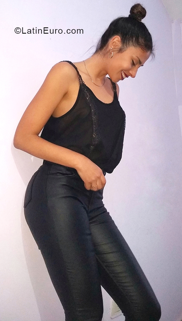 Date this hard body Argentina girl Jane from San Luis AR399