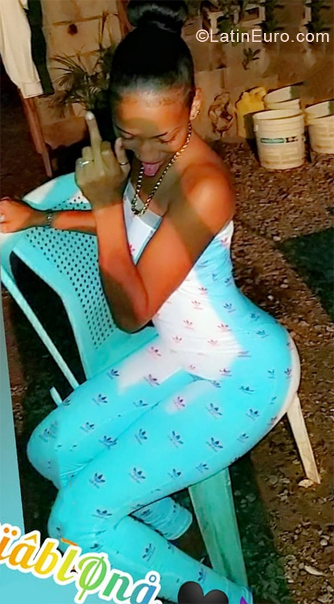 Date this charming Dominican Republic girl Karol from Santo Domingo DO37908