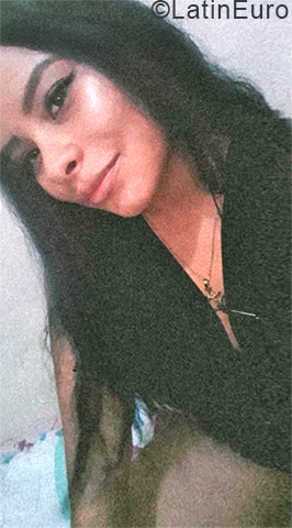 Date this hard body Colombia girl Alexa from Pereira CO27165