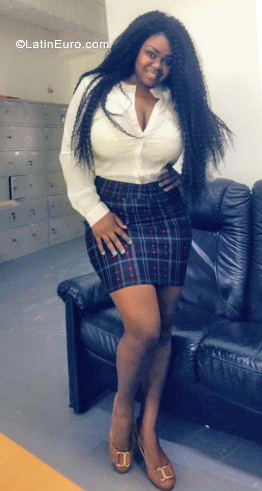 Date this stunning Dominican Republic girl Rafaela from Santo Domingo DO37944