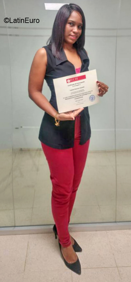 Date this pretty Dominican Republic girl Yvelise from Santo Domingo DO37975