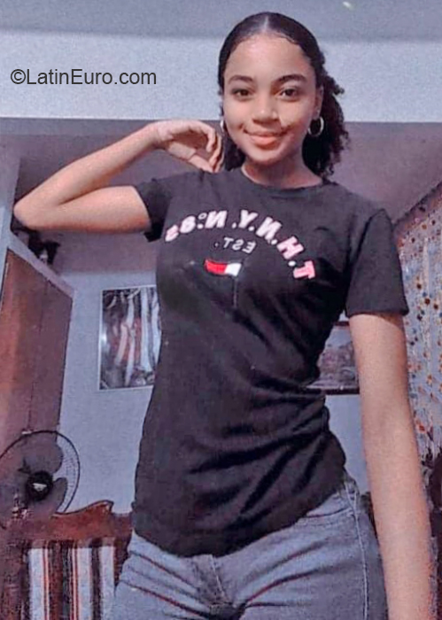 Date this gorgeous Colombia girl Juliana from Jamundi CO27221