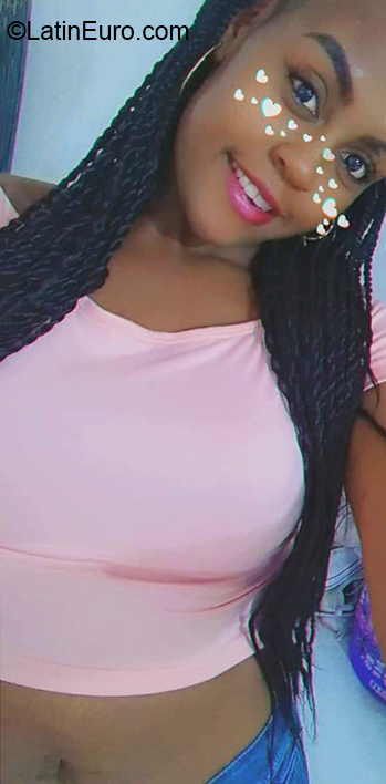 Date this happy Colombia girl Luisa from Cali CO27232
