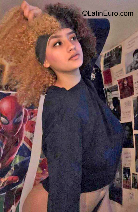 Date this charming Dominican Republic girl Sara from Santo Domingo DO38014