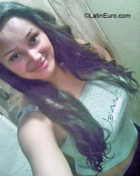 Date this georgeous Ecuador girl Yesenia from Quito EC480
