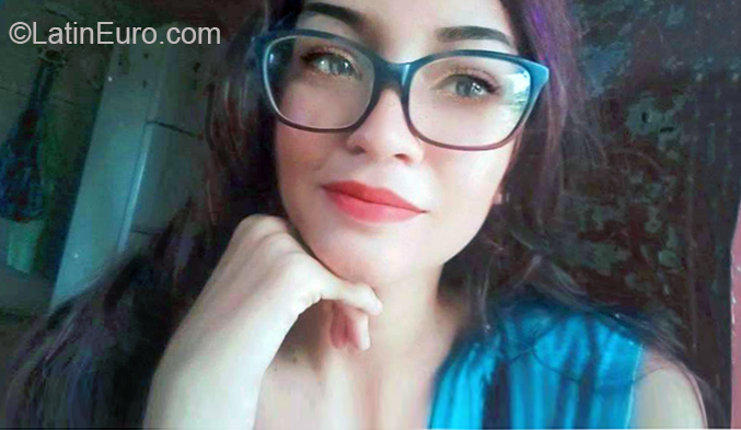 Date this gorgeous Venezuela girl Carmen from Caracas VE3165