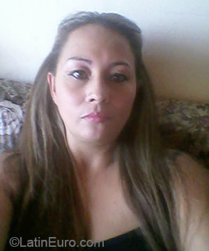 Date this attractive Colombia girl Monica from Sevilla CO27248