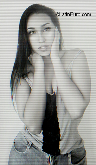 Date this pretty Venezuela girl Andrea from Ciudad Guayana VE3175