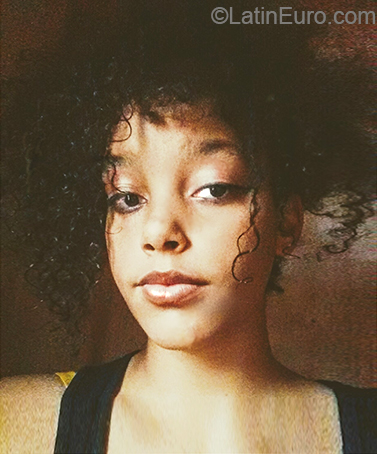 Date this charming Brazil girl Karen from Avare BR11119