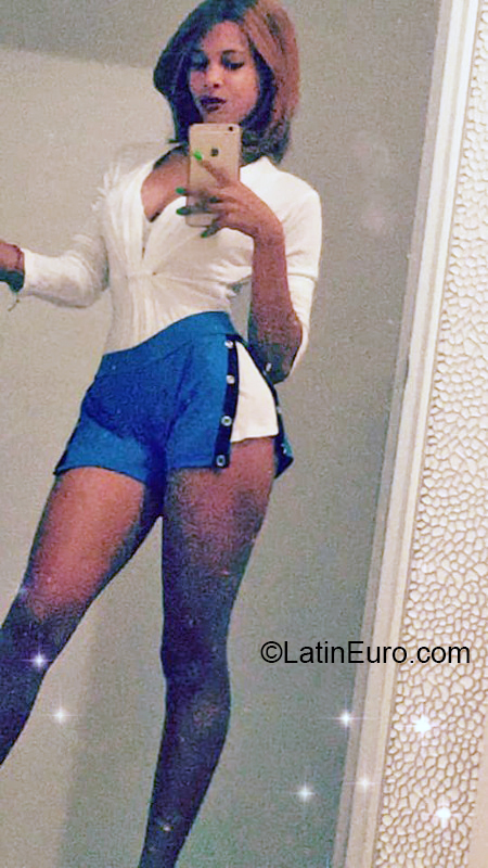Date this nice looking Dominican Republic girl Yaniris from Santo Domingo DO38070