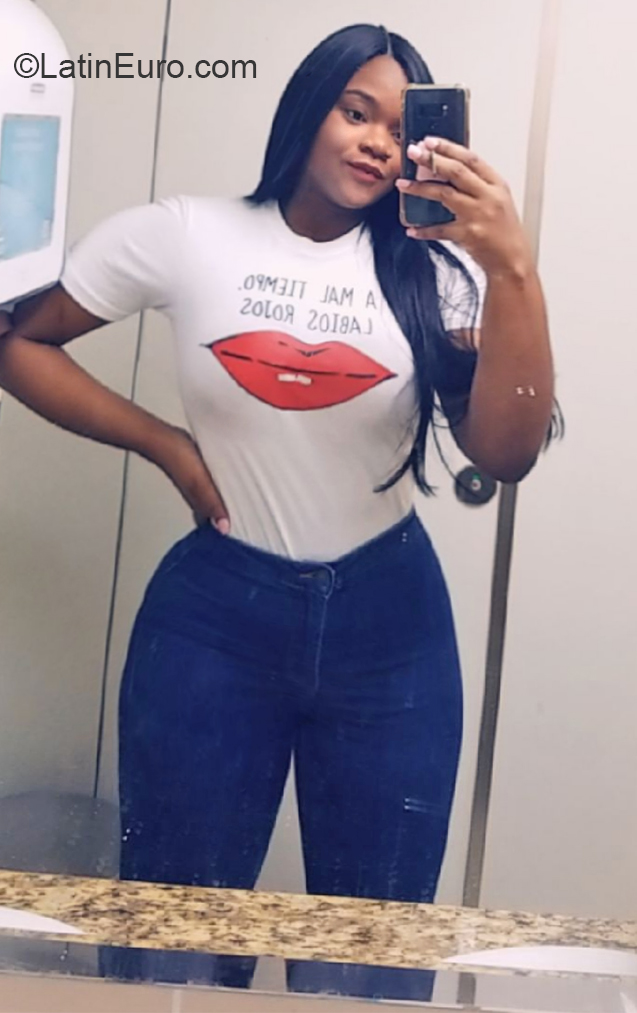 Date this pretty Dominican Republic girl Patricia from Santo Domingo DO38067