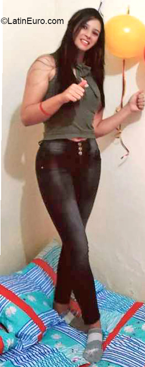 Date this happy Colombia girl Caterin from Medellin CO27317