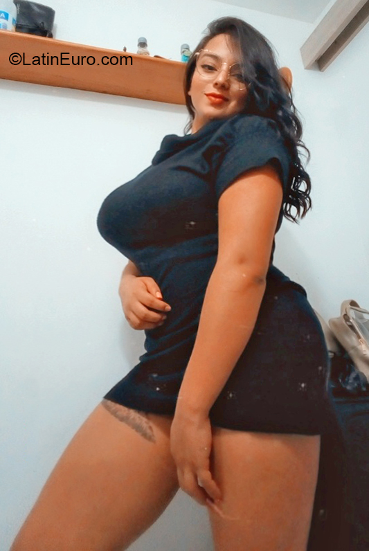 Date this tall Colombia girl Isabel from Medellin CO27320
