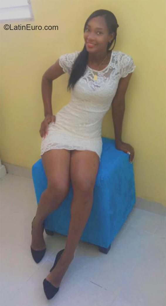Date this funny Dominican Republic girl Logi from Santo Domingo DO38110