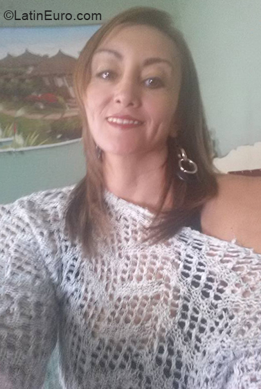 Date this sultry Ecuador girl Edith from Quito EC490