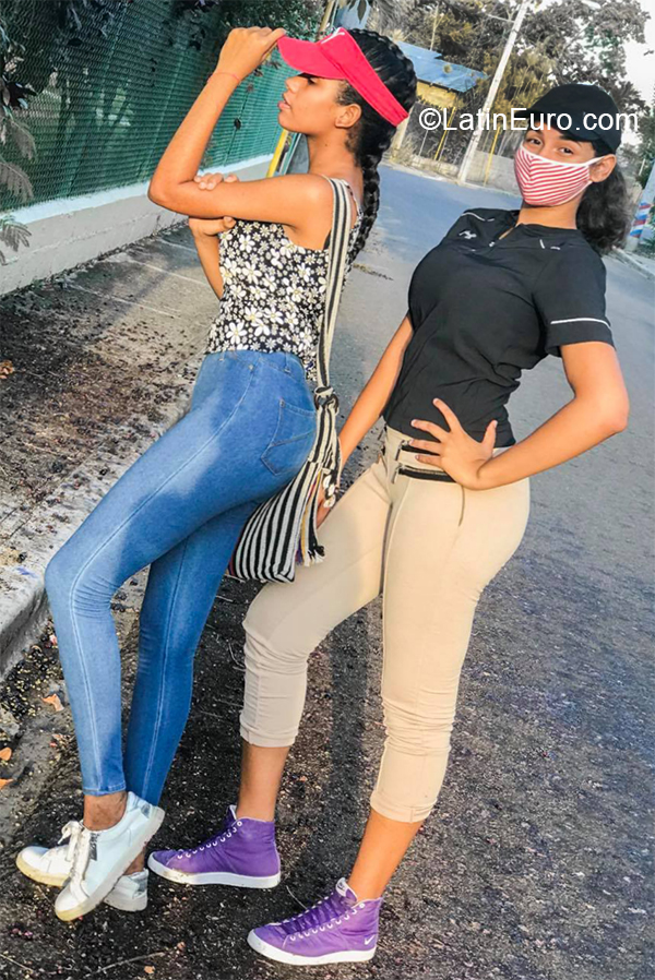 Date this charming Dominican Republic girl Lisbet from Santiago DO38118