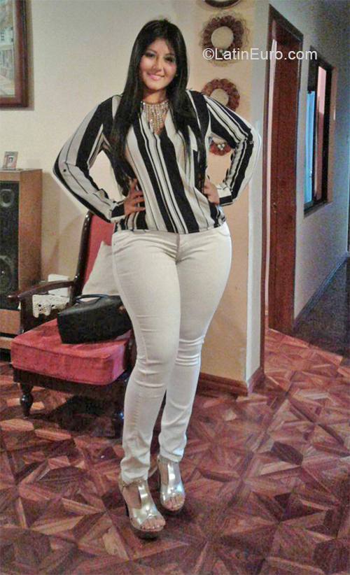 Date this stunning Ecuador girl Roxana from Manta EC493