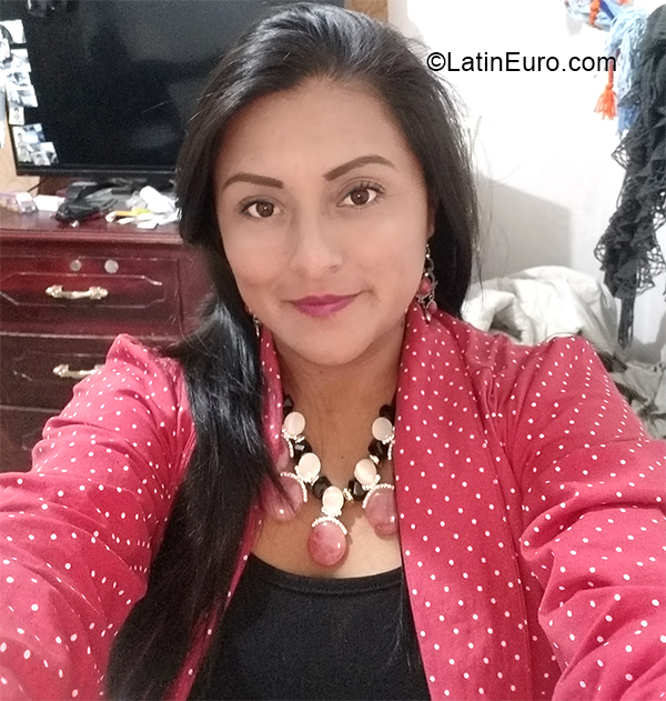 Date this athletic Ecuador girl Beatriz from Quito EC495