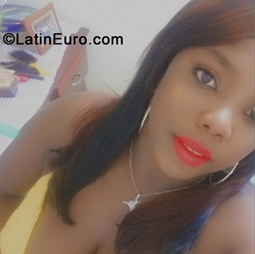 Date this gorgeous Dominican Republic girl Estefany from Santo Domingo DO38141