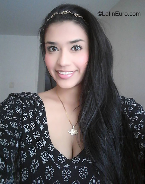 Date this pretty Colombia girl Alexandra from Bucaramanga CO27345