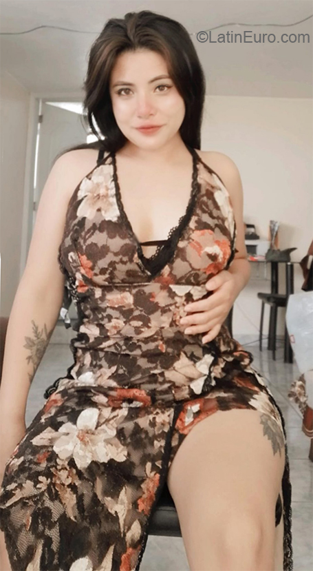 Date this attractive Ecuador girl Mishel from Quito EC497