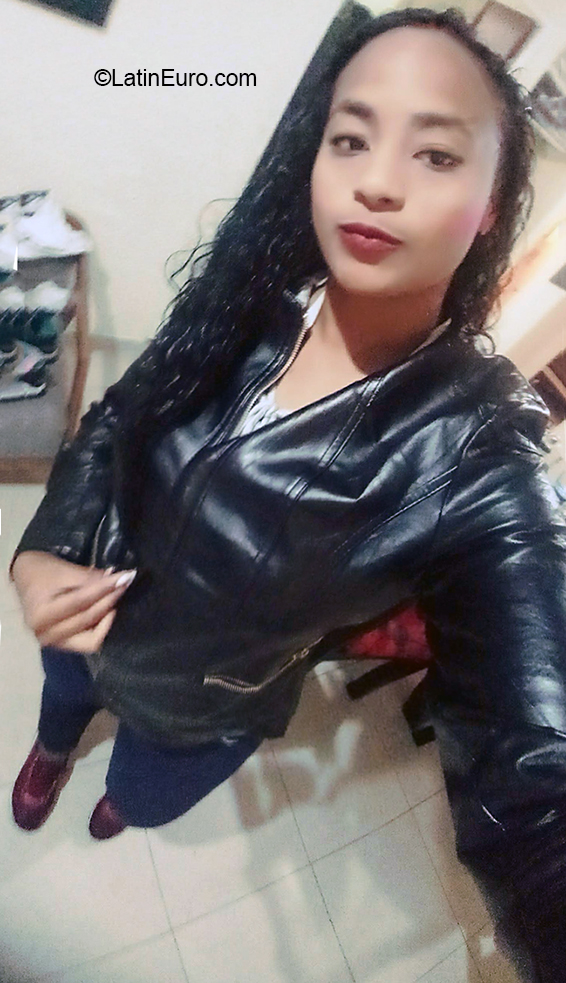 Date this cute Colombia girl Andreina from Bogota CO27368