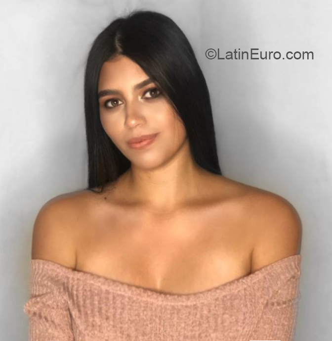 Date this attractive Venezuela girl Daniela from Trujillo VE3209
