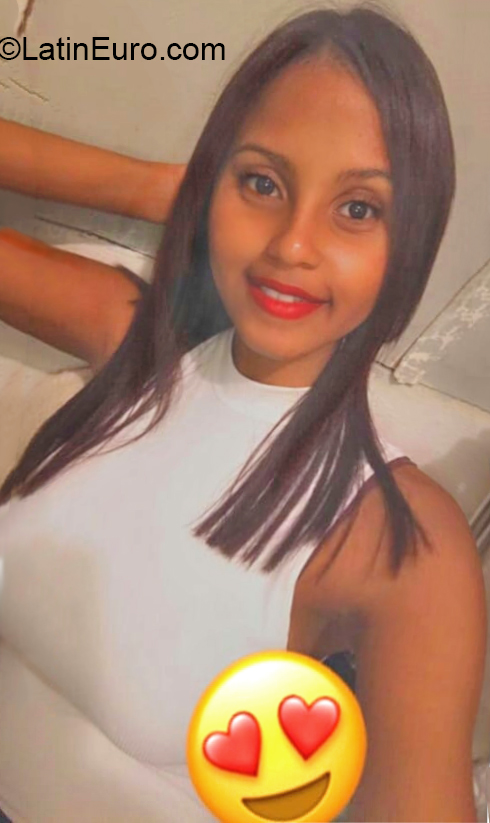 Date this tall Dominican Republic girl Laura from Santo Domingo DO38194