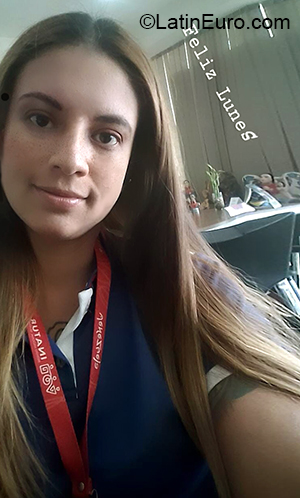 Date this nice looking Venezuela girl Karime from Valencia VE3218