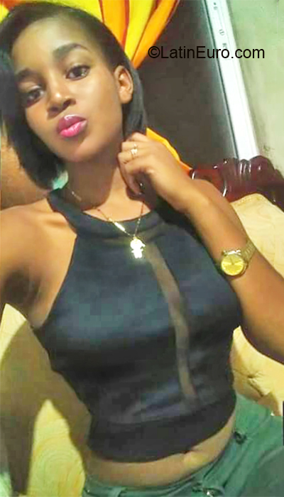 Date this sensual Dominican Republic girl La Mery from Santo Domingo DO38244