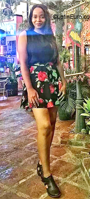 Date this sultry Colombia girl Mara from Cali CO27509