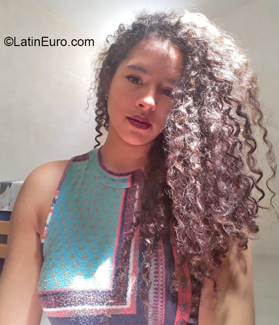 Date this funny Ecuador girl Genesis from Guayaquil EC693