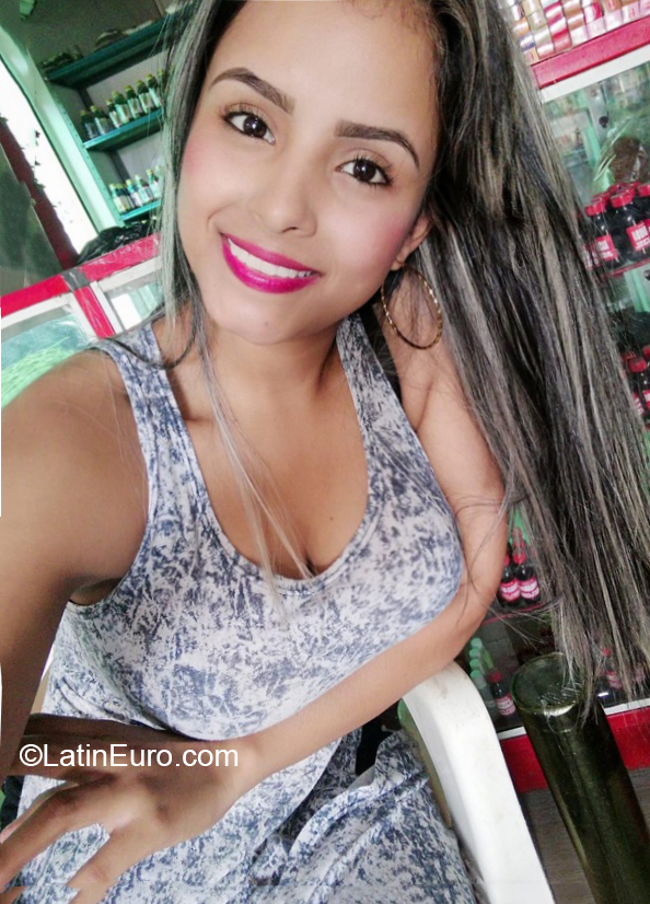 Date this nice looking Colombia girl Sandra medina from Villavicencio CO27544