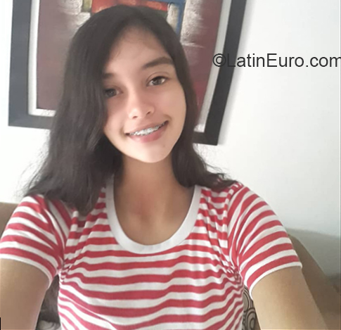 Date this good-looking Venezuela girl Mariangel from Caracas VE3245