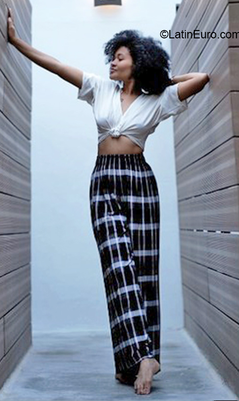 Date this passionate Colombia girl Karyne from Medellin CO31688