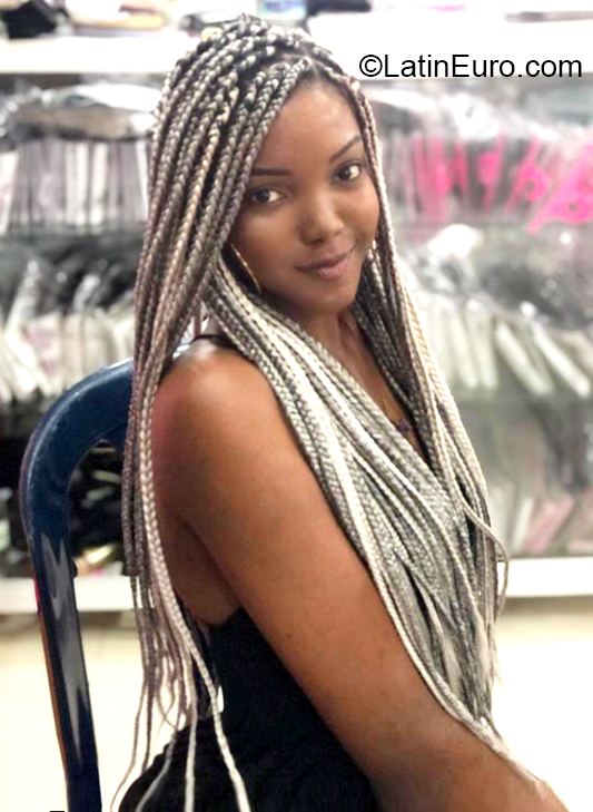 Date this stunning Colombia girl Cateleyia from Cali CO27594