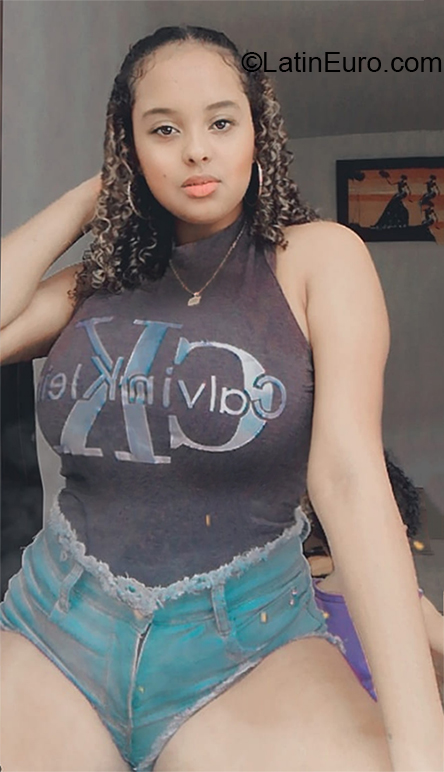 Date this funny Colombia girl Sofia from Medellin CO27600