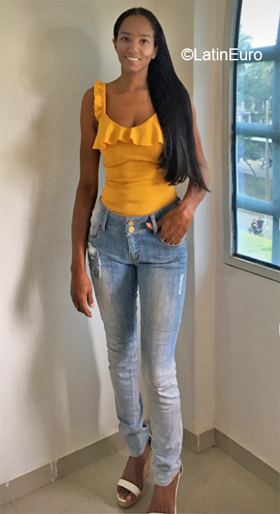 Date this nice looking Colombia girl Marania from Cali CO27609