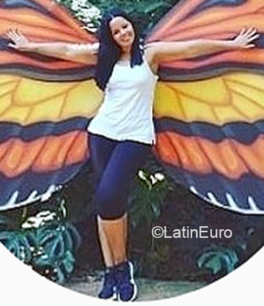Date this voluptuous Dominican Republic girl Yesica from Santo Domingo DO38320